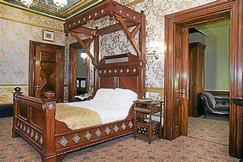 Mark Twain House Opens Restored Mahogany Suite