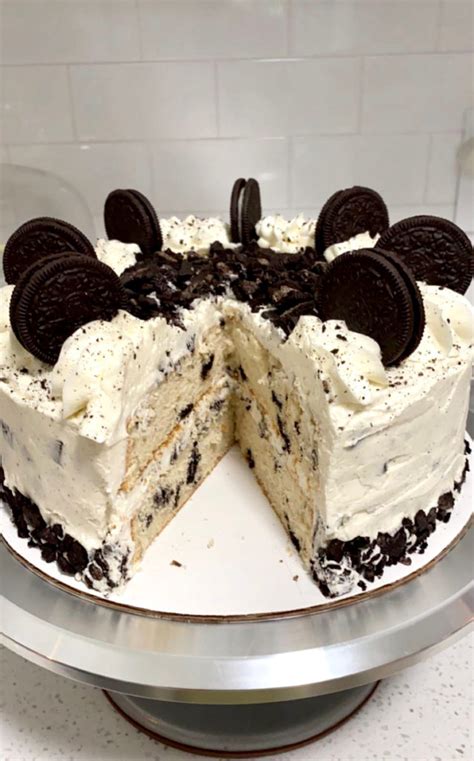 Cookies And Cream Cake With Buttercream Frosting Pour Mea Cuppa
