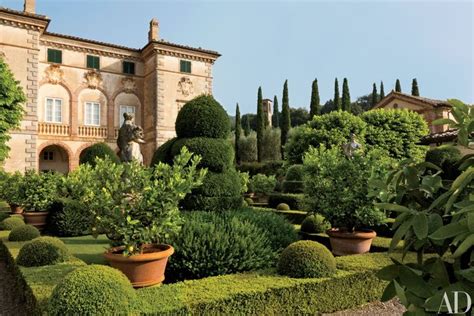 52 Beautifully Landscaped Home Gardens In 2020 Tuscan Garden Tuscan