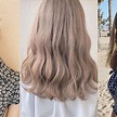 2019染髮推薦！Blackpink Lisa的「乳霜奶茶」髮色，看起來又酷又甜！盤點夏天必試降溫系髮色