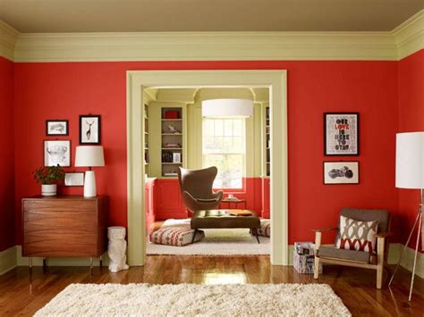 Our best recommendations for wall colour combination ideas for living room. red walls, creamy-white trim, light grey ceiling | Living ...