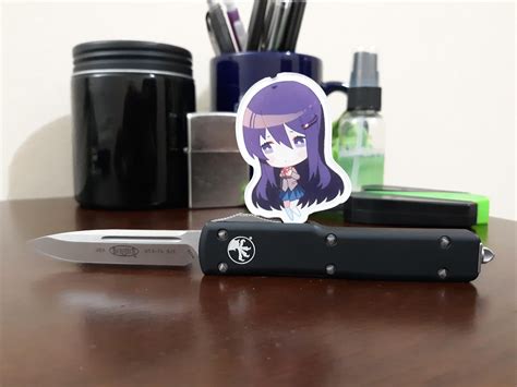 Sharing A New Knife With Yuri Ddlc