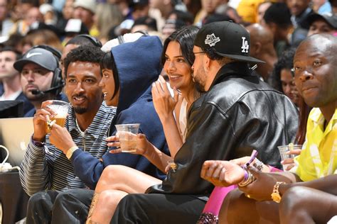 Kendall Jenner And Bad Bunny Attend Lakers Game Together Popsugar Celebrity Photo 7