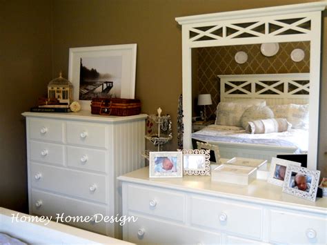 How to change an ugly room. homey home design: Dresser Decor