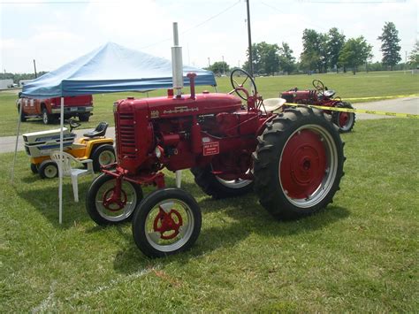 Farmall 100 Hi Clear Farmall Old Tractors Antique Cars