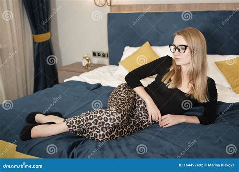 Hot Secretary Adult Girl In Evening Leopard Print Pants Waiting For