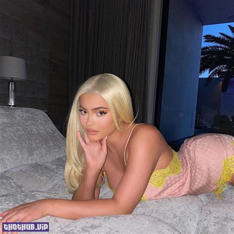 Kylie Jenner Became A Sexy Blonde Photos And Videos On Thothub