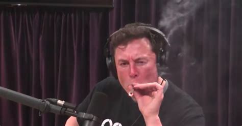 Lo último De Elon Musk Aparece Fumando Marihuana Y Las Acciones De Tesla Se Desploman