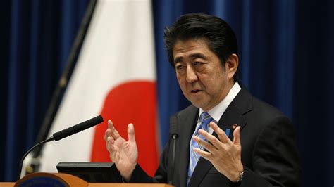 Calling Early Elections In Japan Abe Rolls The Dice On The Economy The New York Times