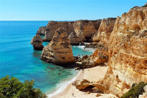 The algarve in portugal is known as an international holiday resort. Roadtrip langs de mooiste plekjes van de Algarve in Portugal