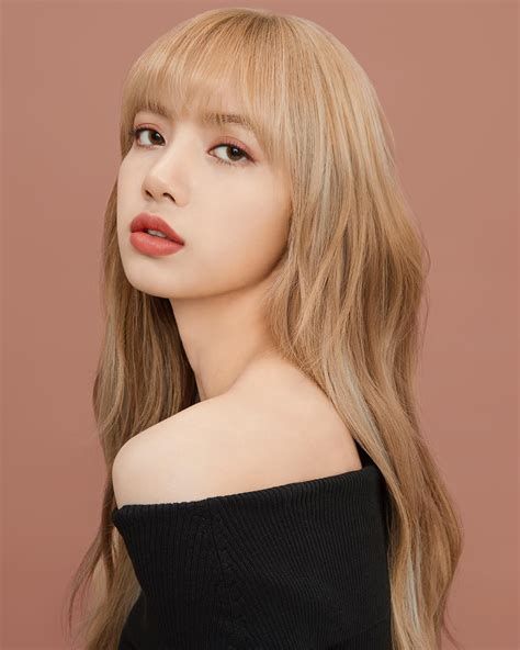 Lisa Black Pink Khiến Dân Tình Bấn Loạn Vì Ngày Càng Bánh Bèo Hóa