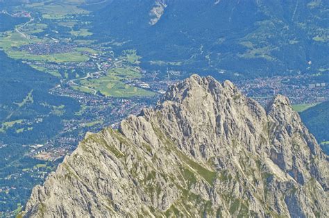 Blick Von Zugspitze Auf Garmisch Partenkirchen Landschaftsfotoseu