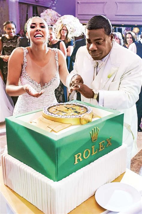 11 Famous New York Couples With Their Wedding Cakes