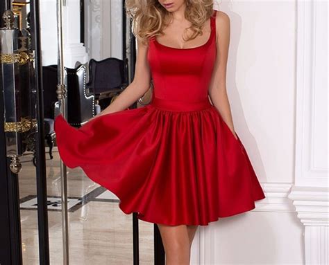 Sexy Mini Red Cocktail Dresses Charming Scoop Neck Backless Satin Woman Short Party Dress With