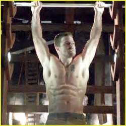 Full Sized Photo Of Stephen Amell Ridiculously Ripped Abs In Shirtless