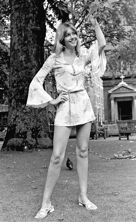 Tv And Film Stars On Twitter Olivia Newton John Sixties Fashion Famous Girls