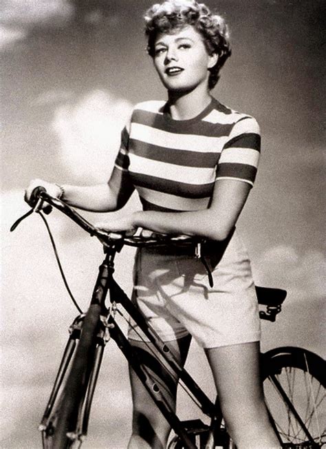 retro photo gallery 20 beautiful 1950s hollywood actresses riding their bikes we love cycling