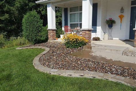 Rock And Mulch Landscaping