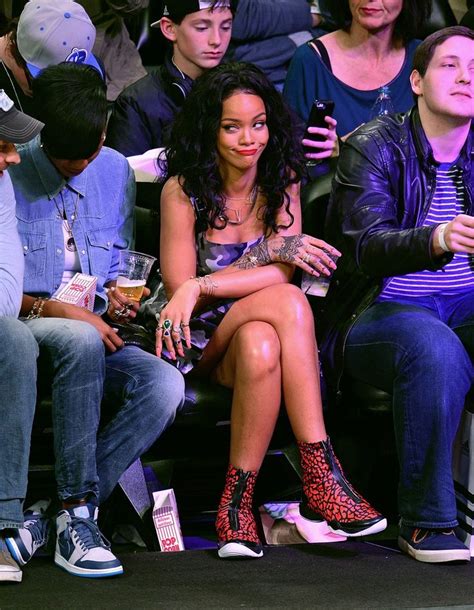 Rihanna Courtside At A Basketball Game Is Rihanna At Her Best Rihanna Best Of Rihanna