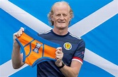 Colin Hendry ‘blesses’ lucky IRN-BRU pants ahead of England game ...