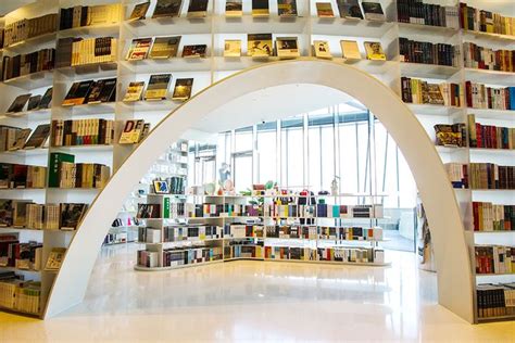 Shanghais Highest Bookstore Opens Today With Amazing Views