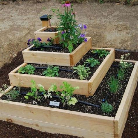 Inspiring Veggies Garden Layout For Your Outdoor Ideas 06 Small