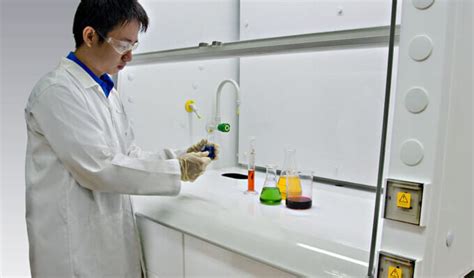Istilah minyak atau lemak sebenarnya tergantung apakah pada suhu kamar bahan tersebut dalam keadaan cair atau padat. Pengertian dan Fungsi Lemari Asam » Blog Kimia