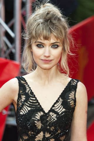 Download Wallpaper X Imogen Poots Red Carpet Photoshoot Old Mobile Cell Phone