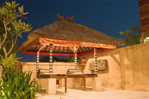 Rumah kayu minimalis dengan desain yang modern memang sedang banyak dicari. Ide Desain Rumah Adat Bali Untuk Hunian Modern