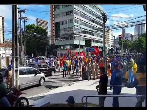 Operários Da Construção Civil Bloqueiam Trânsito No Bairro Aldeota Em Protesto Por Reajuste