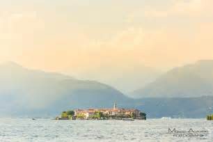 Il lago maggiore nasce dal fiume ticino che vi si riversa quando ancora si trova in territorio elvetico formando un ampio delta e che sfocia a sesto calende. Prematrimoniale sul Lago Maggiore, immagini che raccontano ...