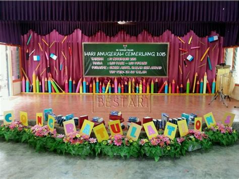 Adipati dolken, anton medan, eriska rein and others. Backdrop Hiasan Pentas Hari Anugerah Cemerlang