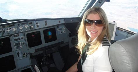 Pilots Sue Frontier Airlines Over Breastfeeding Policies Popsugar Travel