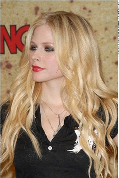 Avril Lavigne As A Blonde ️ Pretty Celebrities Long Layered Hair Hair