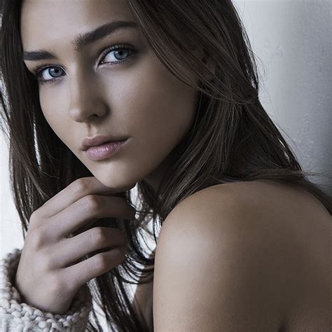 Perfect Model Rachel Cook Strips Naked To Show Her Bronzed Body The
