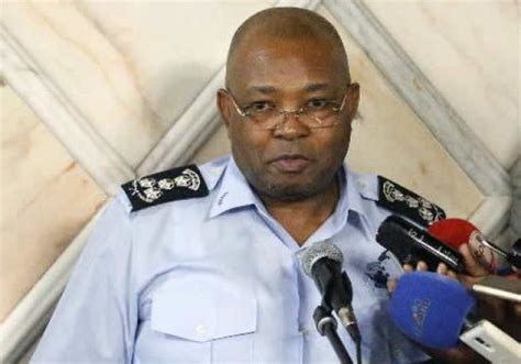 Angola 24 Horas Comandante Geral Da Polícia Dá 15 Dias Para Fim Da