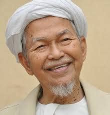 Shah alam, may 3 — nik omar nik abdul aziz has questioned critics from his former party pas today for labelling him a prodigal son, saying that he is continuing the legacy of his father, the party's late spiritual leader, datuk nik abdul aziz nik mat. Nik Aziz Nik Mat - New Mandala