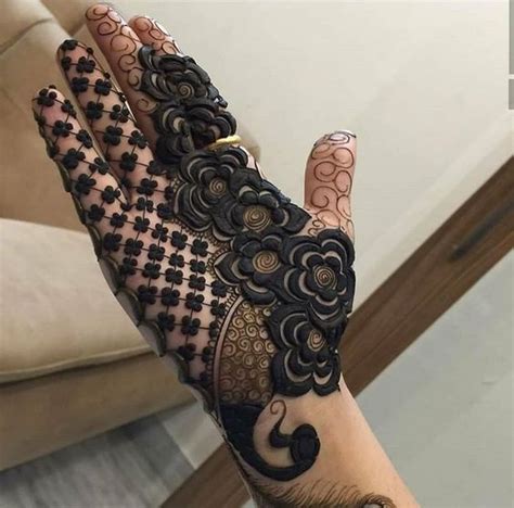 Henna Designer Oman Perfect Place For Henna And Mehandi Art