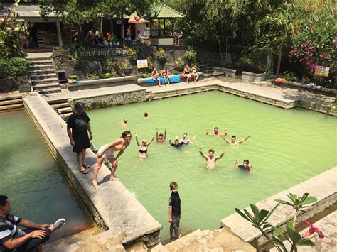 Banjar Warmwaterbronnen In Bali Expedia