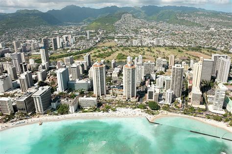 Honolulu Skyline And Famous Waikiki By 400tmax