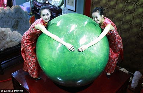 The Great Ball Of China Six Ton Chinese Pearl Is Worlds Biggest