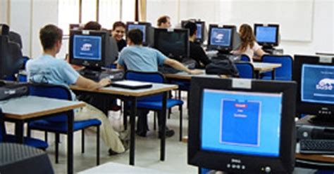 La docente laura radetich, profesora de historia en una escuela pública secundaria de ciudad evita, del partido bonaerense de la matanza, generó un escándalo en redes sociales tras increpar a los gritos a sus alumnos frente a los cuestionamientos al oficialismo y criticó con dureza al gobierno anterior, liderado por mauricio macri. Docentes de la Universidad Nacional de La Matanza ...