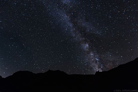 Montagne, nuit, ciel étoilé, sombre est un excellent fond d'écran pour votre ordinateur de bureau et votre ordinateur portable. Photographie de ciel : nuit étoiles Voie lactée Bivouac ...