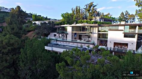 A Modern California House With Spectacular Views California Homes Hollywood Hills House Exterior
