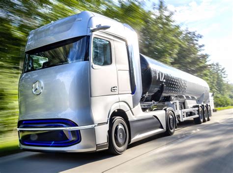 Mercedes Benz Unveils Hydrogen Powered Actros Test Truck Wheels And
