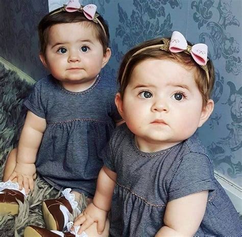 Pin By Eemaan Nimsii On ċʊtɛ ɮǟɮɨɛֆ Cute Baby Twins Cute Little Baby