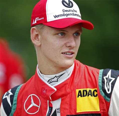 Mick schumacher ( мик шумахер ). Formel 1: Ferrari-Chef macht Schumacher-Sohn Mick Hoffnung ...