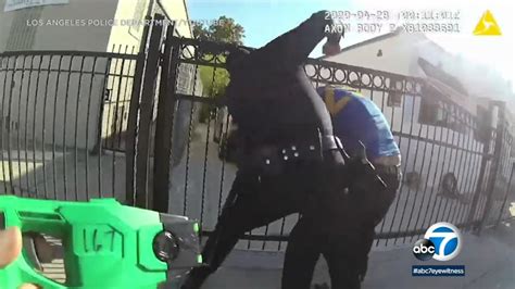 Lapd Bodycam Vid Shows Officer Punching Suspect In Boyle Heights Abc7