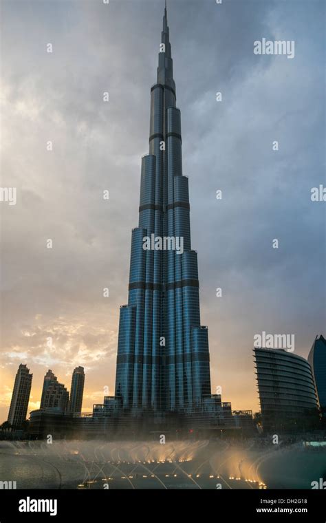 Burj Khalifa At Sunset Dubai United Arab Emirates Stock Photo Alamy