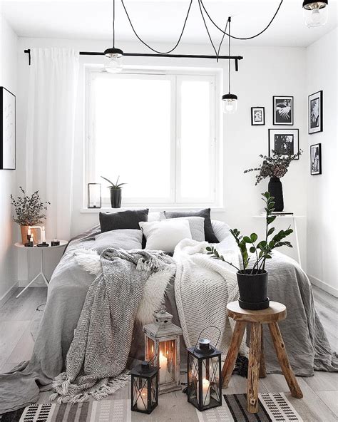 10 Cozy Dark Grey Bedroom
